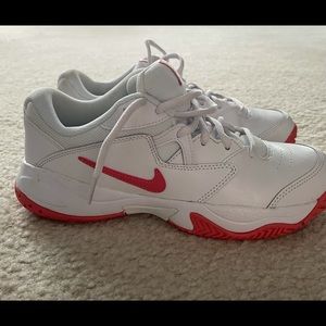 Nike Court Lite 2 Tennis sneakers.